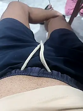 Snapshot of 1995eduardo chatting on 11-21-25, 11:47 1995eduardo online show from 11-21-25, 11:47