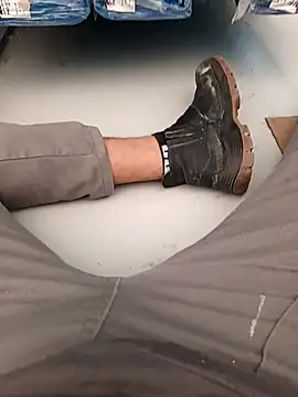 Snapshot of 1995eduardo chatting on 11-25-25, 03:45 1995eduardo online show from 11-25-25, 03:45