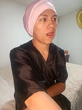 Snapshot of giuliana_andrade chatting on 10-11-25, 12:10 giuliana andrade online show from 10-11-25, 12:10