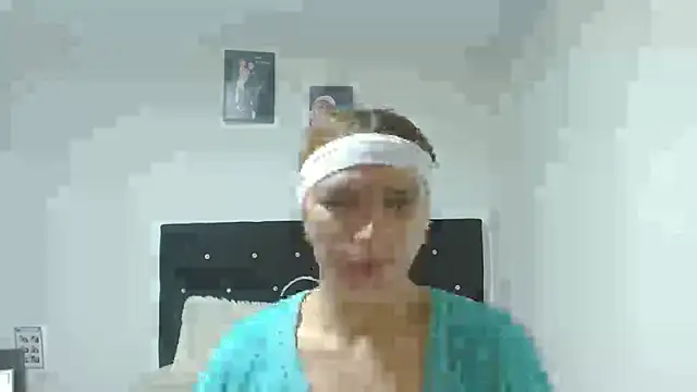 Snapshot of giuliana_andrade chatting on 10-21-25, 01:06 giuliana andrade online show from 10-21-25, 01:06