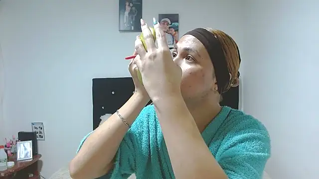 Snapshot of giuliana_andrade chatting on 10-21-25, 11:38 giuliana andrade online show from 10-21-25, 11:38