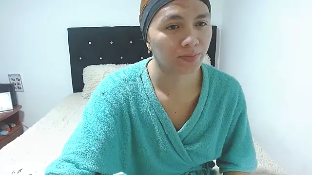 Snapshot of giuliana_andrade chatting on 10-25-25, 12:18 giuliana andrade online show from 10-25-25, 12:18