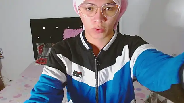 Snapshot of giuliana_andrade chatting on 11-21-25, 01:37 giuliana andrade online show from 11-21-25, 01:37