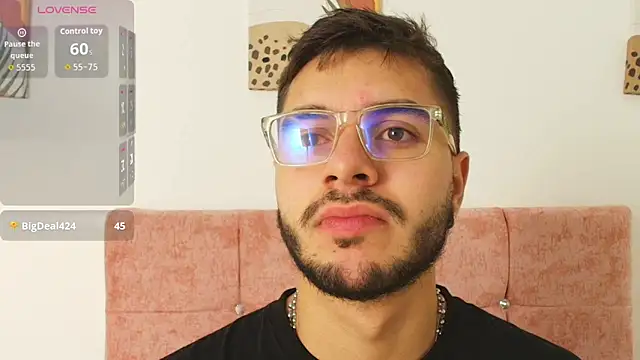 Snapshot of Amadeo_Wild chatting on 11-17-25, 02:56 Amadeo Wild online show from 11-17-25, 02:56