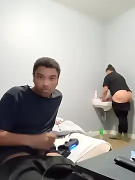 Snapshot of Cubanbbc4u chatting on 12-28-24, 05:02 Cubanbbc4u online show from 12-28-24, 05:02