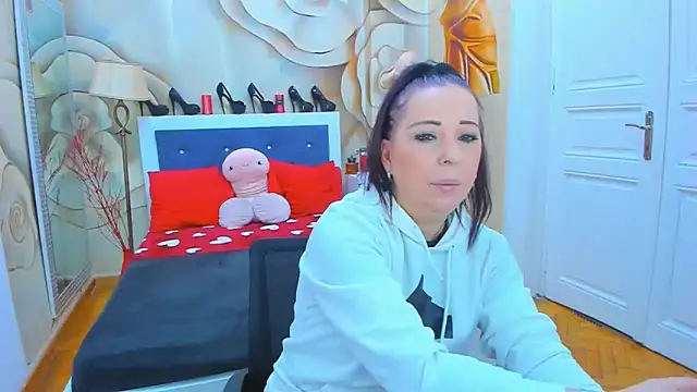 LauraSin online show from 01-29-25, 04:15