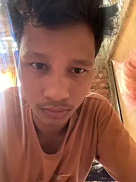 Snapshot of ShroveRising chatting on 10-25-25, 04:31 ShroveRising online show from 10-25-25, 04:31