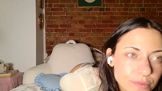 Snapshot of MaeDaybaby chatting on 10-27-25, 12:15 MaeDaybaby online show from 10-27-25, 12:15