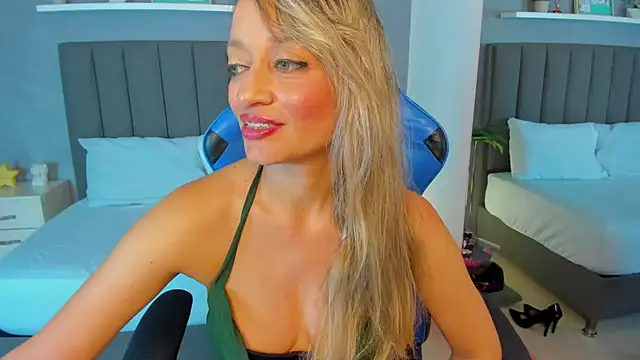 emma collson online show from 10-04-25, 03:04