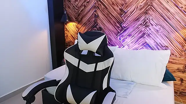 emma collson online show from 11-22-25, 12:09