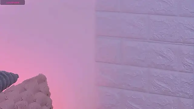 Snapshot of Ariel__Blossom chatting on 10-17-25, 05:32 Ariel Blossom online show from 10-17-25, 05:32