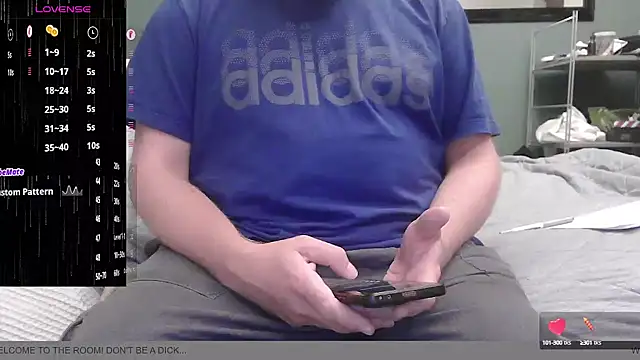 Snapshot of BondBroken chatting on 09-30-25, 06:13 BondBroken online show from 09-30-25, 06:13