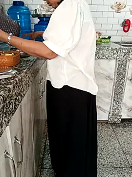 Snapshot of Saroj-Shah chatting on 02-03-26, 06:40 Saroj-Shah online show from 02-03-26, 06:40