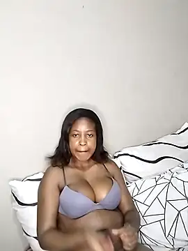 Snapshot of queenbboobs chatting on 01-11-25, 05:40 queenbboobs online show from 01-11-25, 05:40