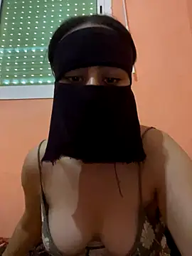 Lalou online show from 11-14-25, 01:10