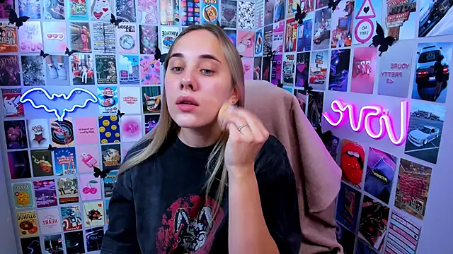 MiaMilas online show from 10-07-25, 04:09