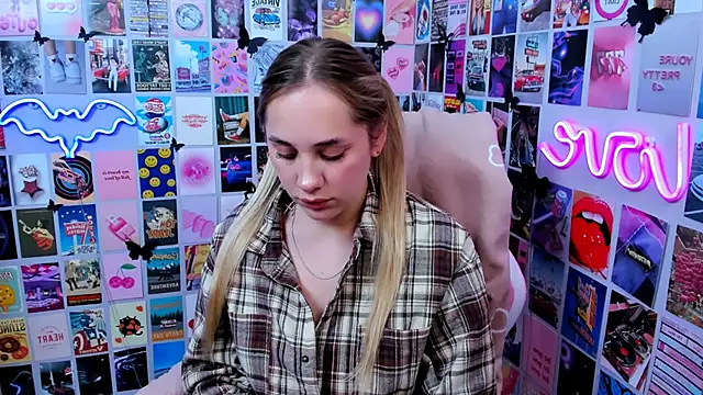 MiaMilas online show from 10-07-25, 05:10