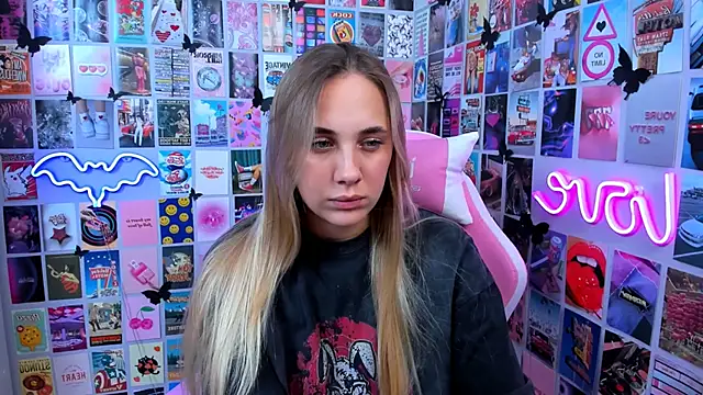 MiaMilas online show from 10-16-25, 05:14