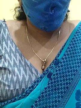 Snapshot of mallu-sumi chatting on 03-06-25, 06:26 mallu-sumi online show from 03-06-25, 06:26