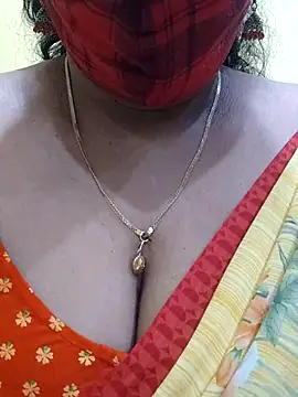 Snapshot of mallu-sumi chatting on 03-07-25, 05:28 mallu-sumi online show from 03-07-25, 05:28