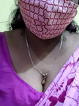 Snapshot of mallu-sumi chatting on 03-08-25, 09:08 mallu-sumi online show from 03-08-25, 09:08