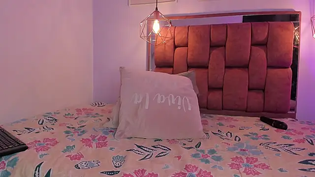 kristakinnky online show from 11-13-25, 03:00