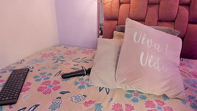 kristakinnky online show from 11-25-25, 01:44