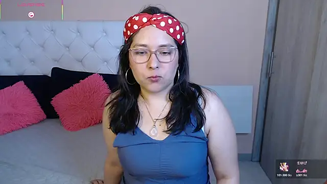 May Carlier online show from 12-19-25, 12:39