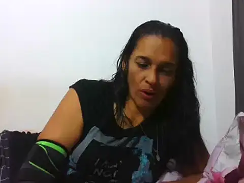 Snapshot of latinbrunettet chatting on 02-28-25, 01:25 latinbrunettet online show from 02-28-25, 01:25