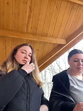 Snapshot of Joannakiss chatting on 03-04-25, 11:40 Joannakiss online show from 03-04-25, 11:40