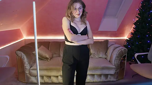 Inessa Song online show from 12-30-24, 03:47