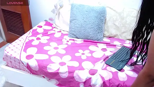 Snapshot of ZuryFerrari chatting on 11-21-25, 03:33 ZuryFerrari online show from 11-21-25, 03:33