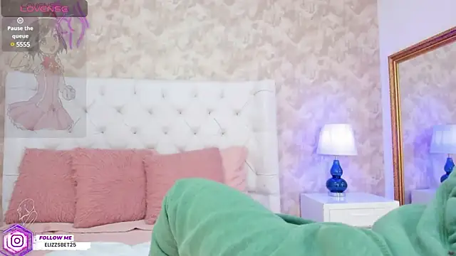 Eliza Thaylor   online show from 02-08-25, 11:33