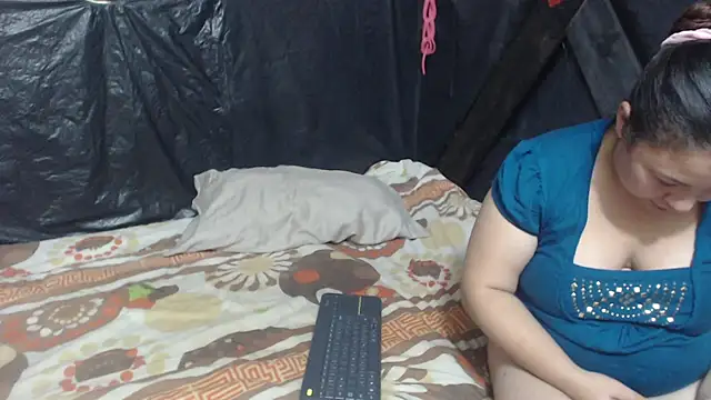 Snapshot of ZuriandAlex chatting on 01-09-25, 01:29 ZuriandAlex online show from 01-09-25, 01:29