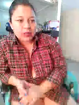 Snapshot of ZuriandAlex chatting on 01-18-25, 11:54 ZuriandAlex online show from 01-18-25, 11:54