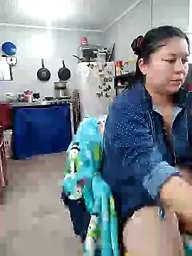 Snapshot of ZuriandAlex chatting on 01-25-25, 11:44 ZuriandAlex online show from 01-25-25, 11:44