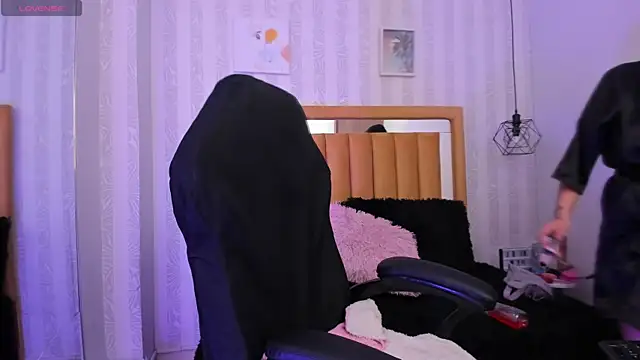 Snapshot of pettit_courtny chatting on 10-10-25, 09:03 pettit courtny online show from 10-10-25, 09:03