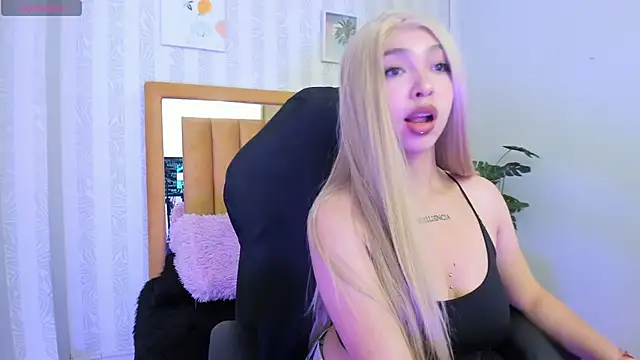 Snapshot of pettit_courtny chatting on 10-13-25, 08:09 pettit courtny online show from 10-13-25, 08:09