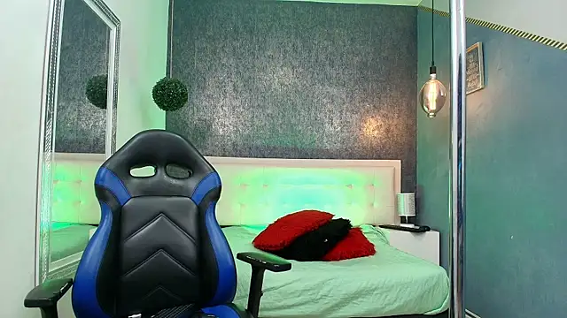 Snapshot of Erick_Zhimerman chatting on 03-11-26, 04:18 Erick Zhimerman online show from 03-11-26, 04:18