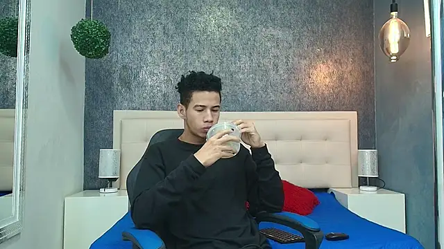 Snapshot of Erick_Zhimerman chatting on 04-08-26, 12:16 Erick Zhimerman online show from 04-08-26, 12:16