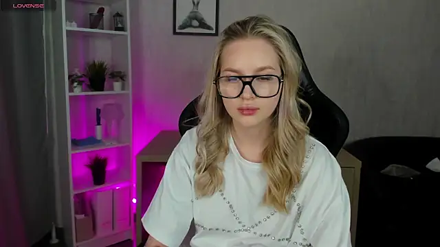 Carol  Cox online show from 01-31-25, 01:22