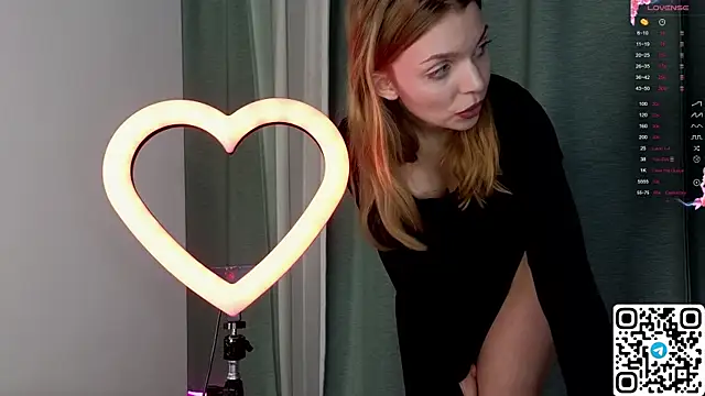 ElswythDecoursey online show from 02-22-25, 05:13