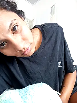 Karii-R online show from 11-17-25, 06:35