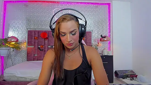 KylieVictoria online show from 10-24-25, 05:04