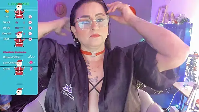Snapshot of Ivonnee__ chatting on 12-18-24, 04:09 Ivonnee online show from 12-18-24, 04:09