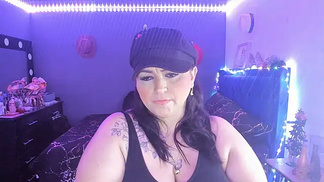 Snapshot of Ivonnee__ chatting on 12-19-24, 03:40 Ivonnee online show from 12-19-24, 03:40