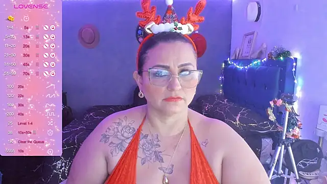 Snapshot of Ivonnee__ chatting on 12-22-24, 08:27 Ivonnee online show from 12-22-24, 08:27