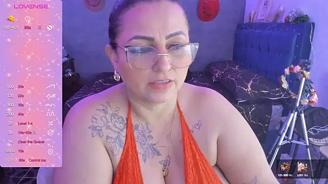 Snapshot of Ivonnee__ chatting on 12-22-24, 11:33 Ivonnee online show from 12-22-24, 11:33