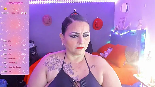 Snapshot of Ivonnee__ chatting on 12-28-24, 04:08 Ivonnee online show from 12-28-24, 04:08