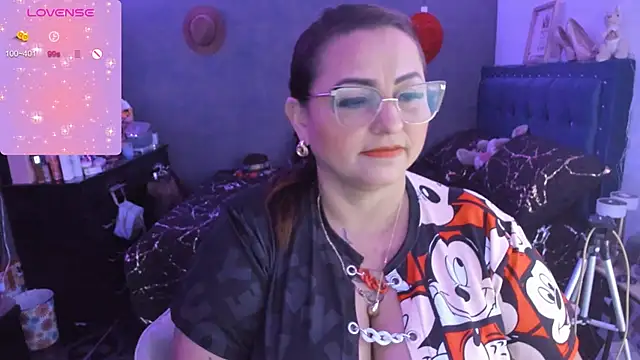 Snapshot of Ivonnee__ chatting on 01-08-25, 09:32 Ivonnee online show from 01-08-25, 09:32